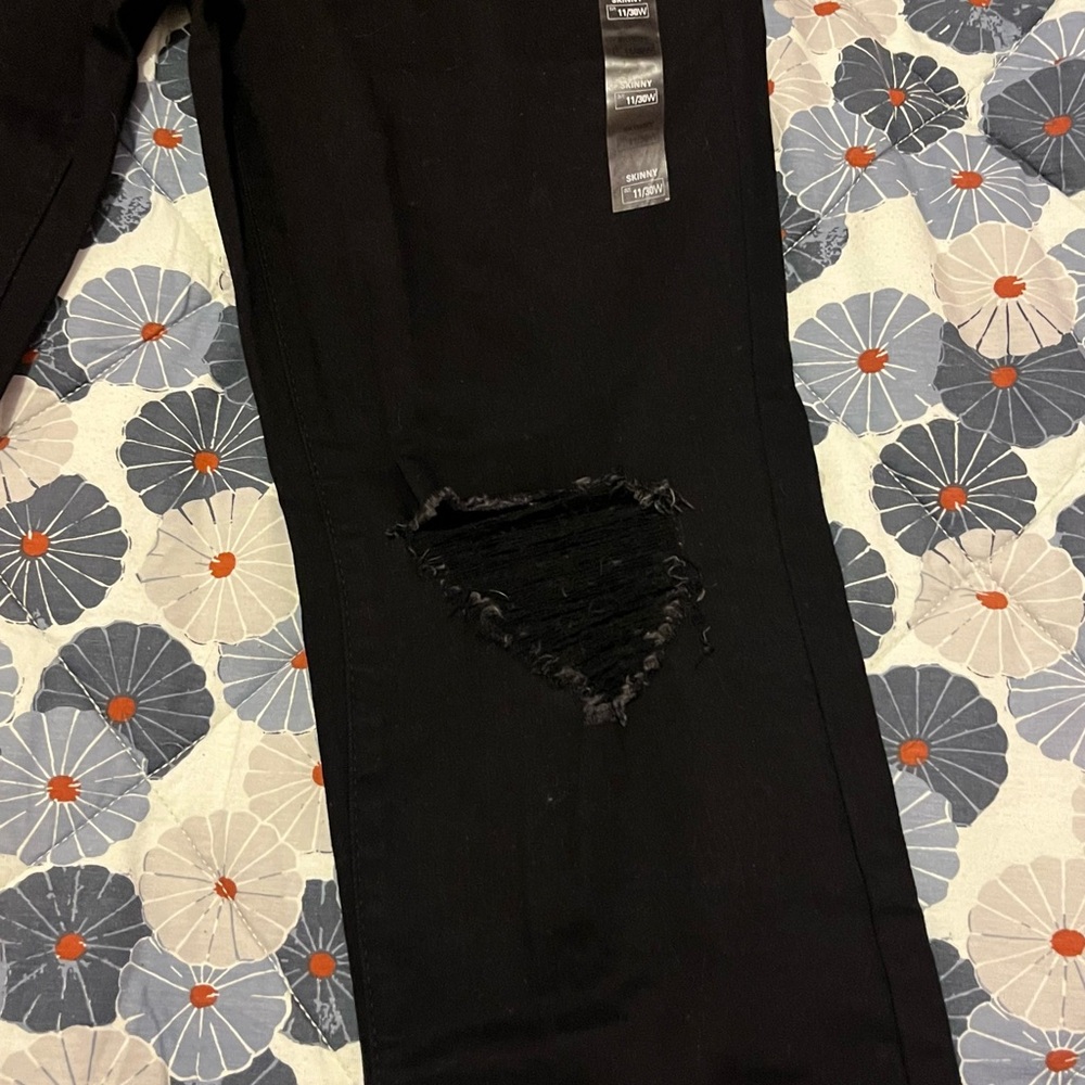 SO Women's Juniors Size 11 or 30 inch waist black distressed jeans - Picture 3 of 6